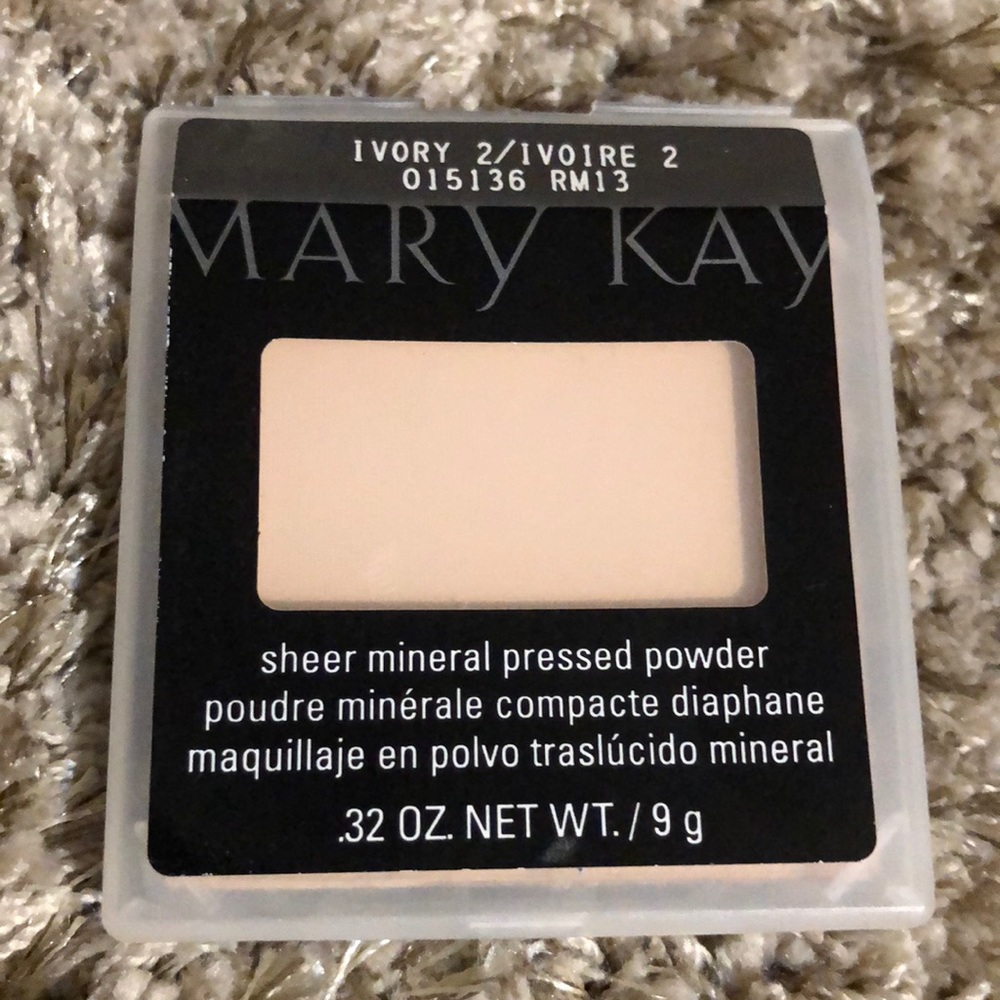 Mary Kay sheer Mineral pressed powder foundation - Picture 3 of 12